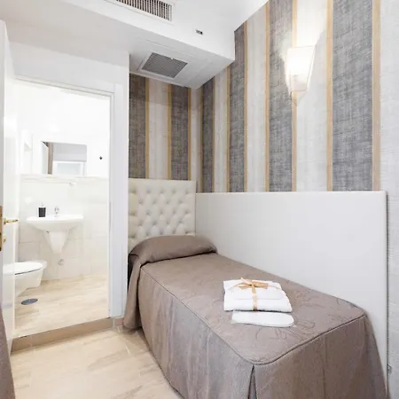 Cheri Luxury בית הארחה