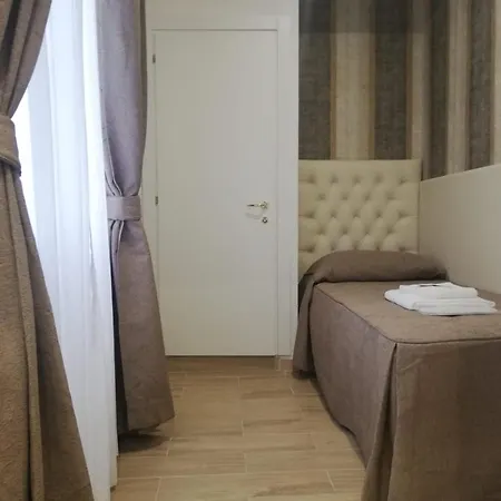 Cheri Luxury בית הארחה