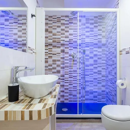 Cheri Luxury בית הארחה