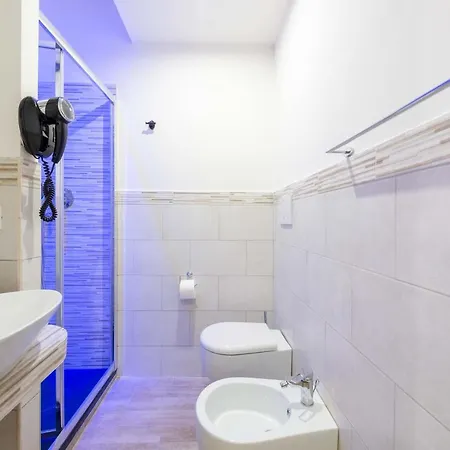 Cheri Luxury בית הארחה