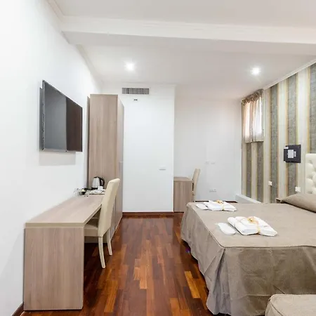 Cheri Luxury בית הארחה 3*